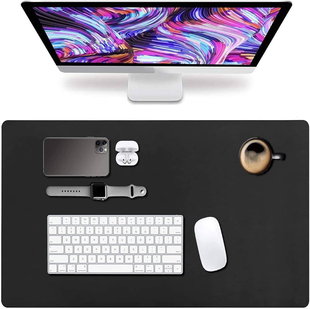 Giovara Desk Mat
